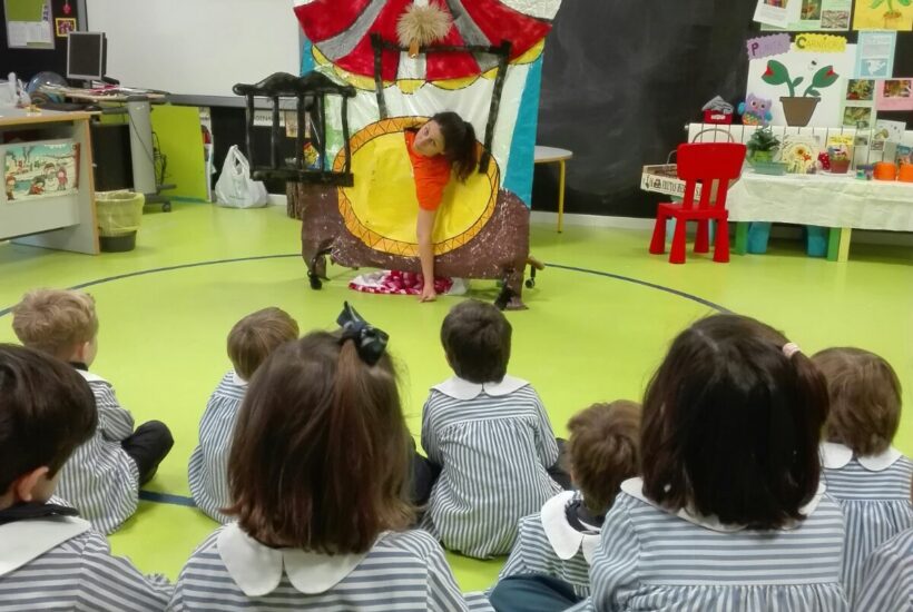 2017 02 08 PHOTO 00012064 &bull; Dex´s Circus came to visit us!; Jornada de teatro en inglés.
