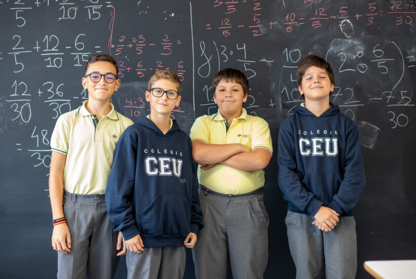 Alumnos de Secundaria del colegio &bull; Pensamiento crítico, el arte de discrepar
