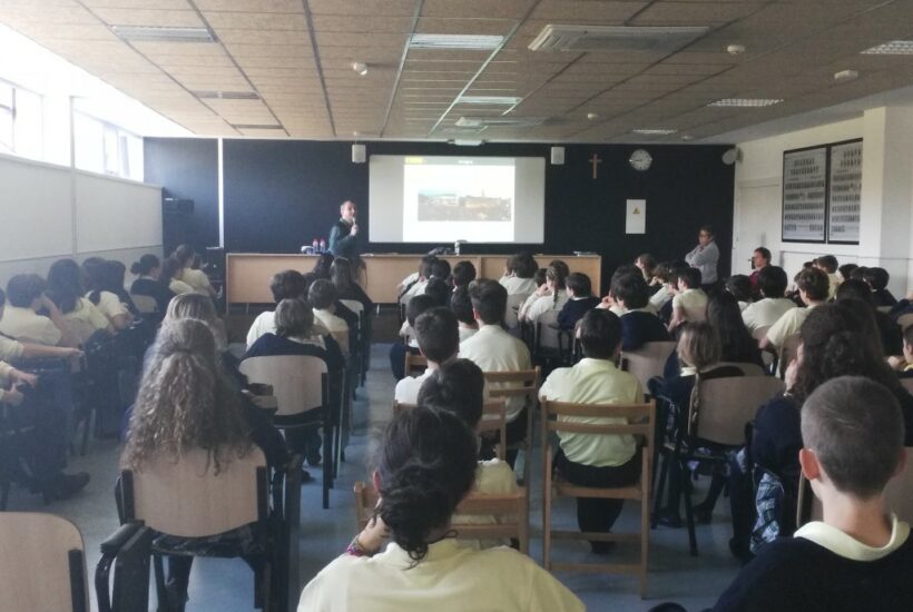 Charla sobre los peligros de las drogas