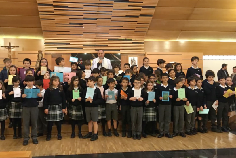 Los alumnos de Tercero de Primaria reciben el símbolo de la Fe, El Credo