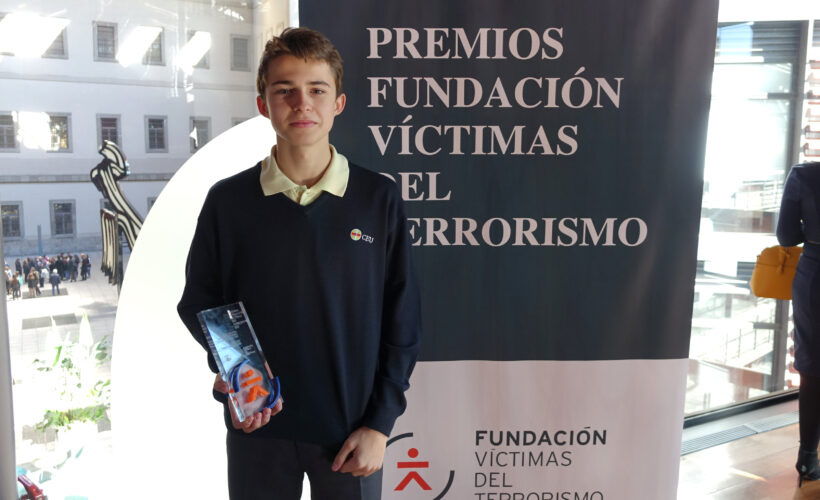 Pablo Campos recibe el Premio de Dibujo de la Fundación Víctimas del Terrorismo
