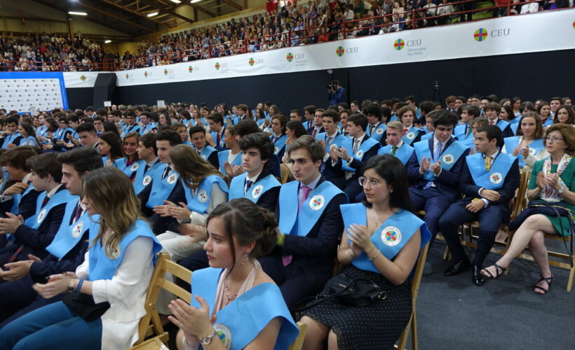 ¡Los alumnos de 2º de Bachillerato de los Colegios CEU se gradúan!