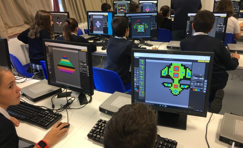 Nuestros alumnos aprenden a programar videojuegos y apps