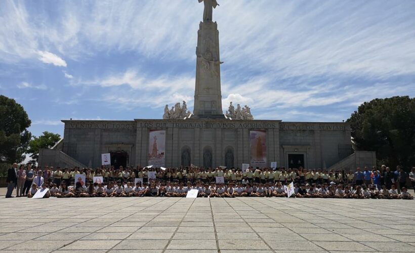 El CEU Montepríncipe celebra el Centenario de la Consagración
