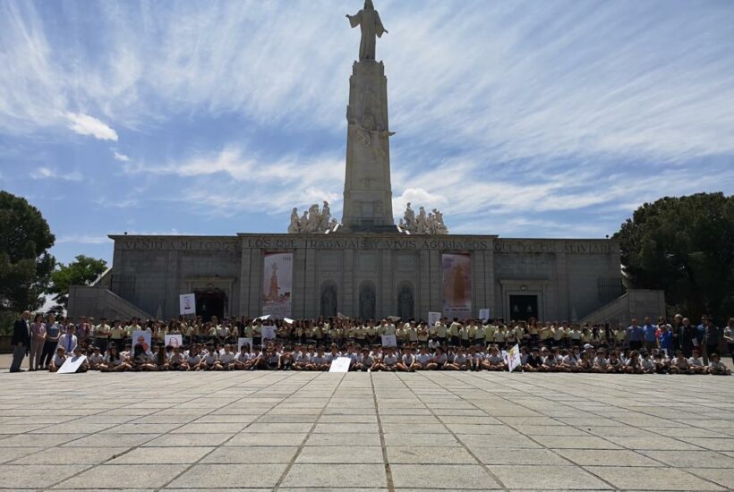 El CEU Montepríncipe celebra el Centenario de la Consagración