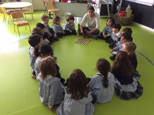 Aprendemos a jugar al Ajedrez.