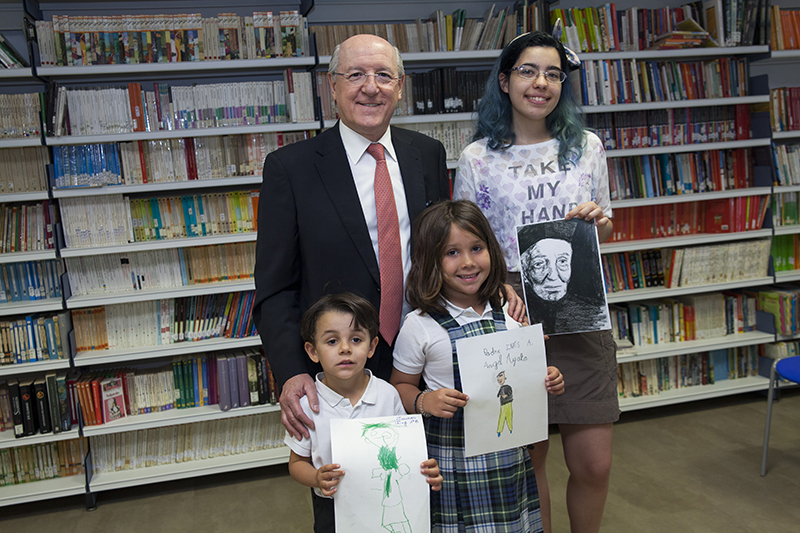 El Presidente de la ACdP, Carlos Romero, entrega los Premios de Dibujo "Padre Ángel Ayala"