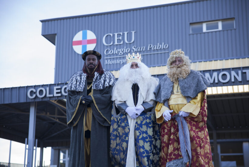 Visita de los Reyes Magos al colegio ceu Monteprincipe