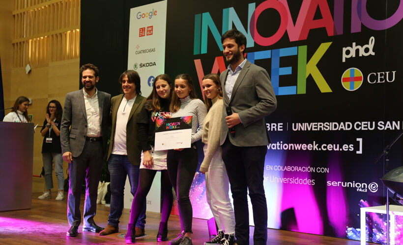 Nuestras alumnas de 2º de Bachillerato, ganadoras del reto IBERIA en la Innovation Week CEU
