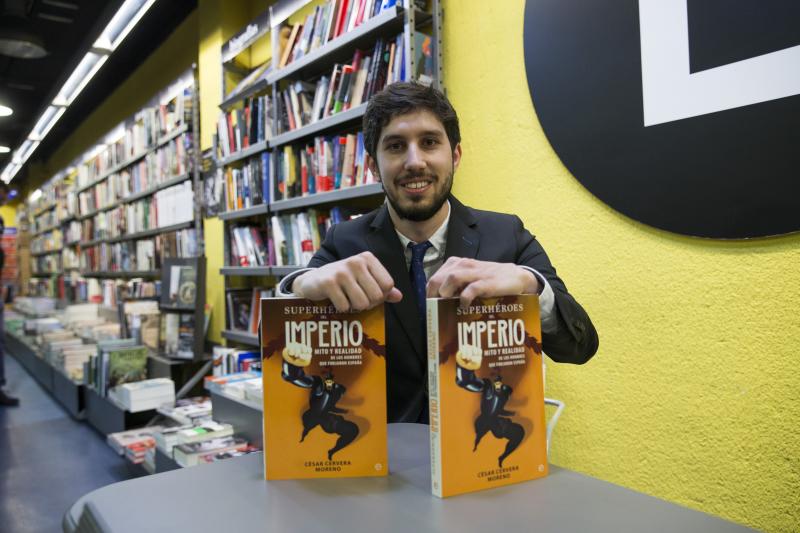 Los alumnos del IB se acercan a la investigación histórica con el periodista César Cervera