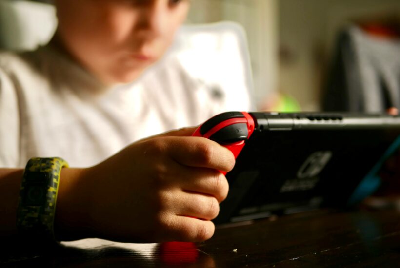 Los jóvenes obtienen peores resultados académicos cuando juegan a videojuegos entre semana