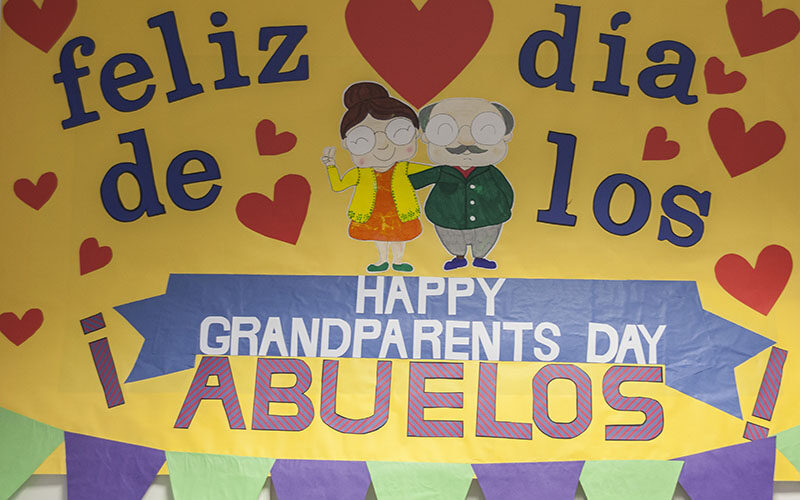 Celebramos en el Colegio el Día de los Abuelos, figuras clave en nuestras familias