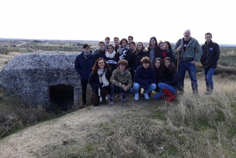 Alumnos del IB estudian la Guerra Civil "in situ" y de la mano de un experto en Historia Militar