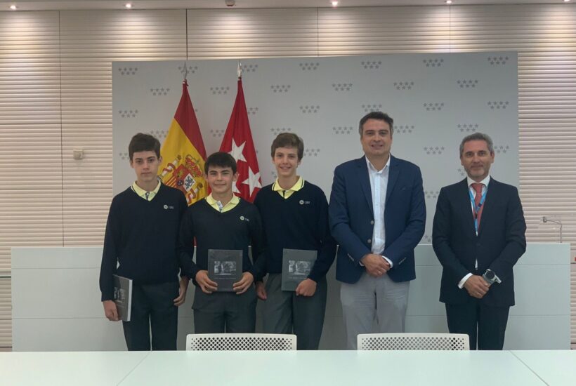 jovenes cientificos ceu premio &bull; Somos ganadores de la fase Nacional de "Jóvenes Científicos"