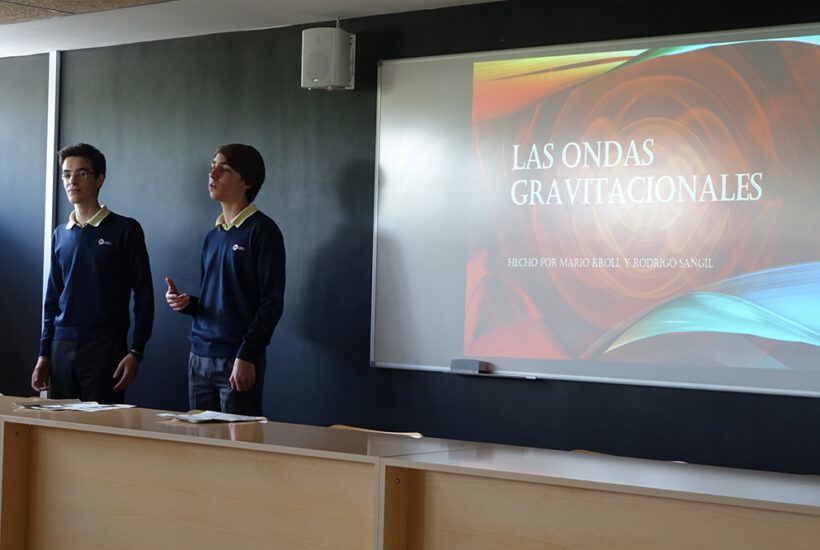 Alumnos de 3º ESO explican las ondas gravitacionales a Bachillerato